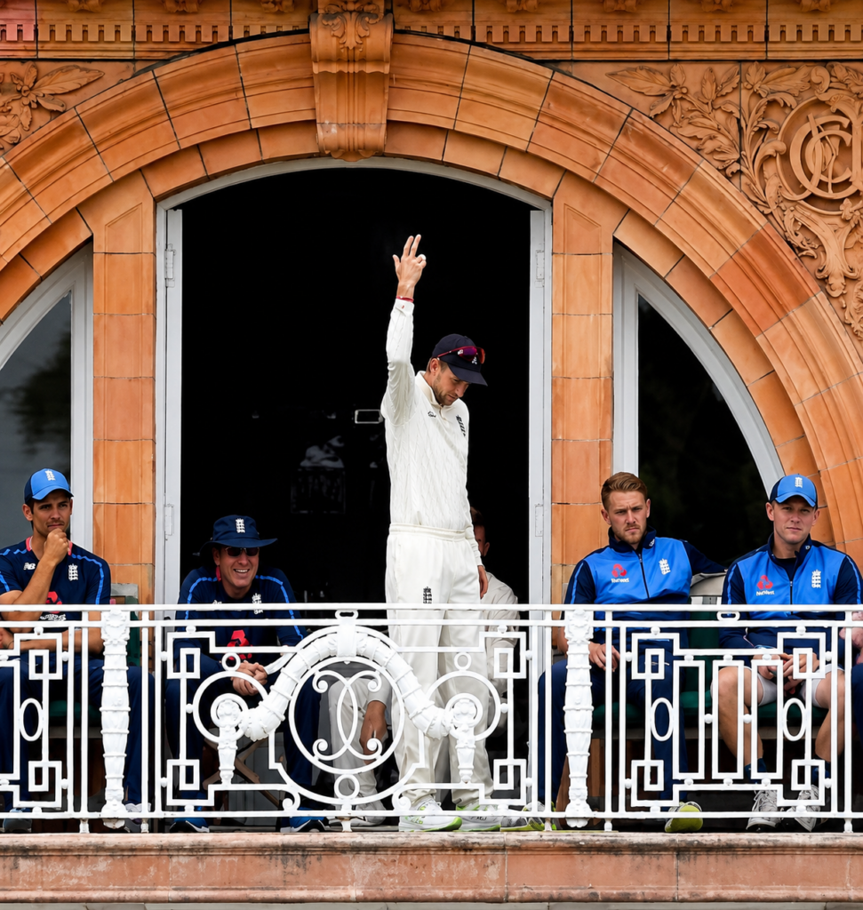 Test cricket captain signaling declaration during a strategic innings declaration decision